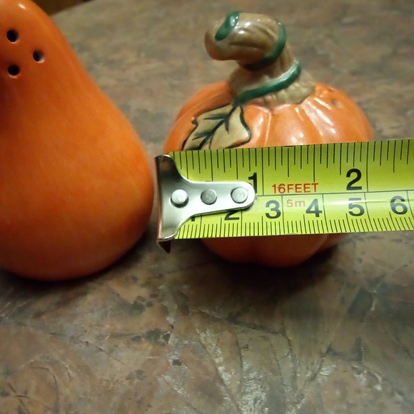 Large, Vintage, Ceramic, Bella Casa, Salt & Pepper, Shaker's. Like New Condition - Picture 4 of 8